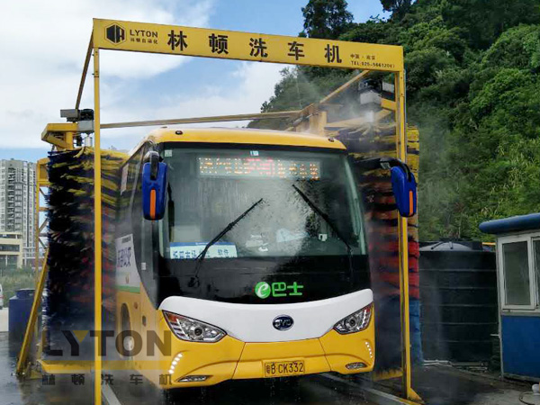 “让出行更美好”东部公交EBUS选择林顿大型通道式全自动大巴洗车机