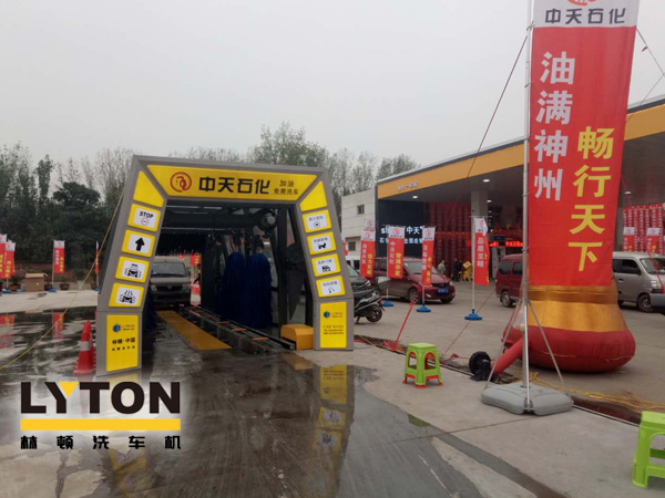FX-11-7七刷隧道式连续洗车机整机航空铝合金材质加工而成,国际高端洗车机制造工艺。外形美观新颖、大方。