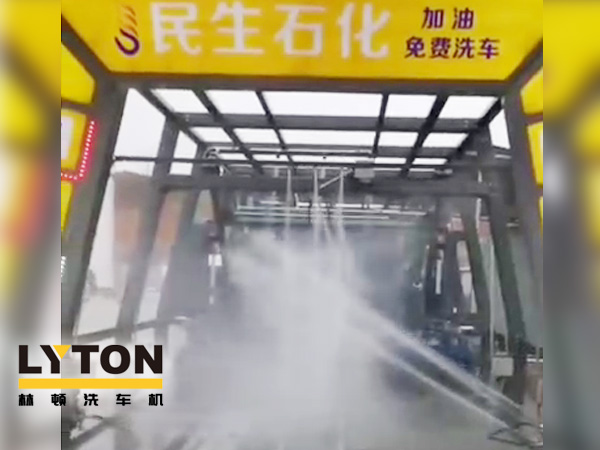 黄色款林顿FX-11系列隧道式连续全自动洗车机设备,外表高压冲洗、仿型超柔刷洗、轮刷清洗等,众多客户选择!