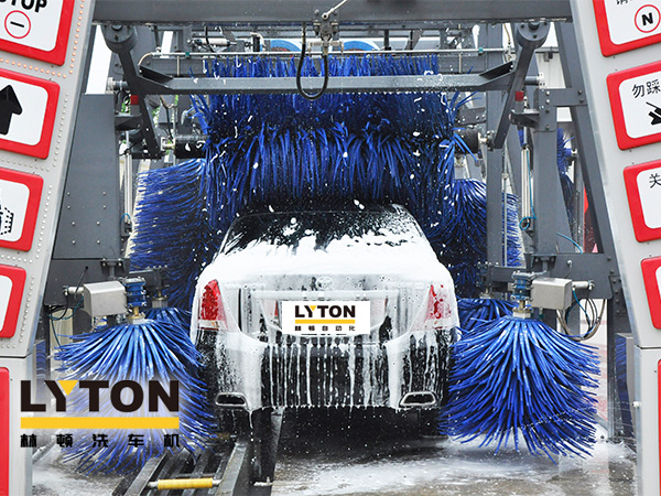沉稳的“工作态度”、出众的“洁净效率”！林顿FX11全自动洗车机为广大车主提供服务，享受至简洗车新体验
