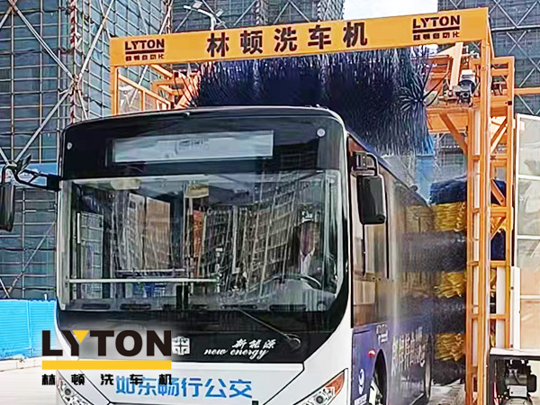 为乘客打造整洁乘车环境,如东畅行公交配置林顿3刷大巴全自动洗车机
